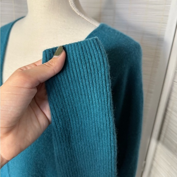 Soft Surroundings Turquoise Cashmere Sweater Size M Ribbed Sleeves Panel Seam - Picture 3 of 7
